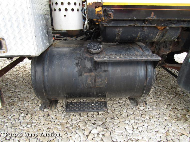 image for item DB6993 1989 Ford L9000 tow truck