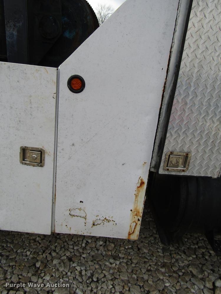 image for item DB6993 1989 Ford L9000 tow truck