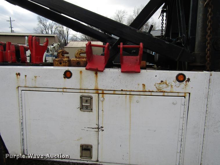 image for item DB6993 1989 Ford L9000 tow truck