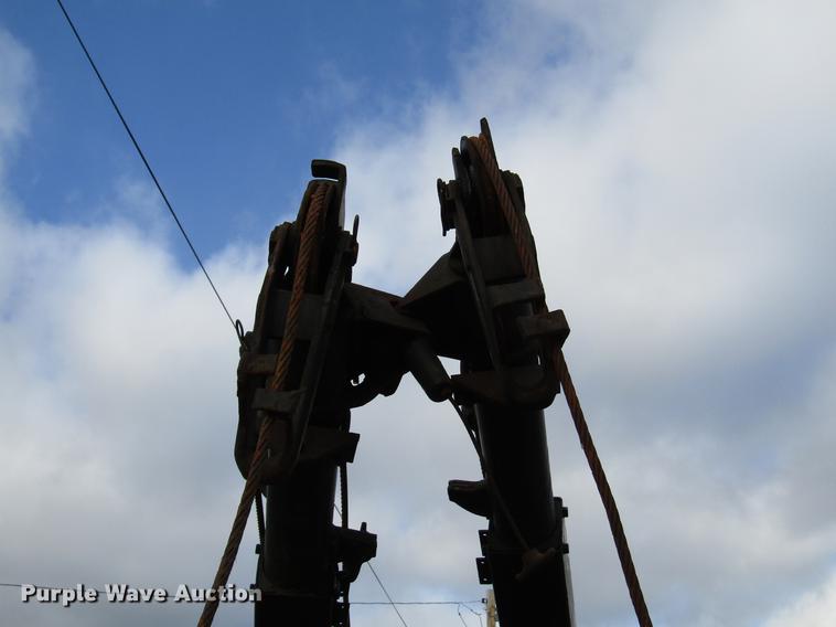 image for item DB6993 1989 Ford L9000 tow truck