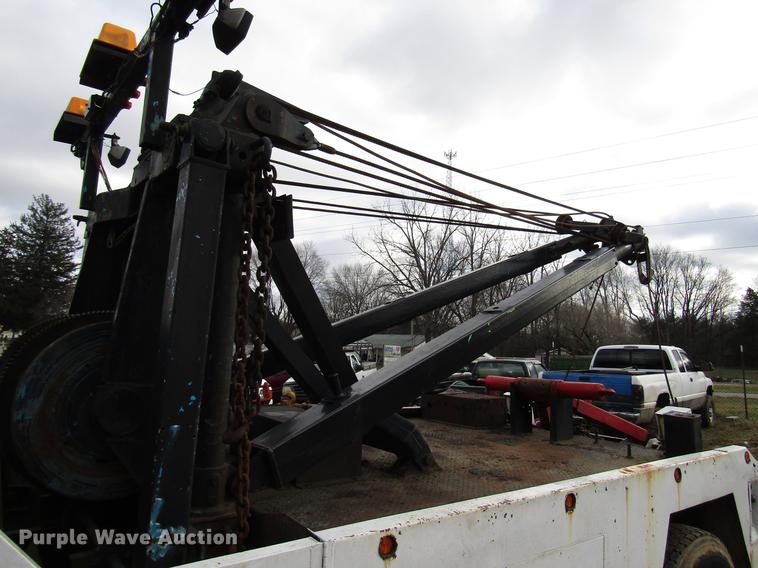 image for item DB6993 1989 Ford L9000 tow truck