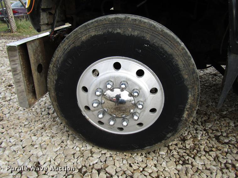 image for item DB6993 1989 Ford L9000 tow truck