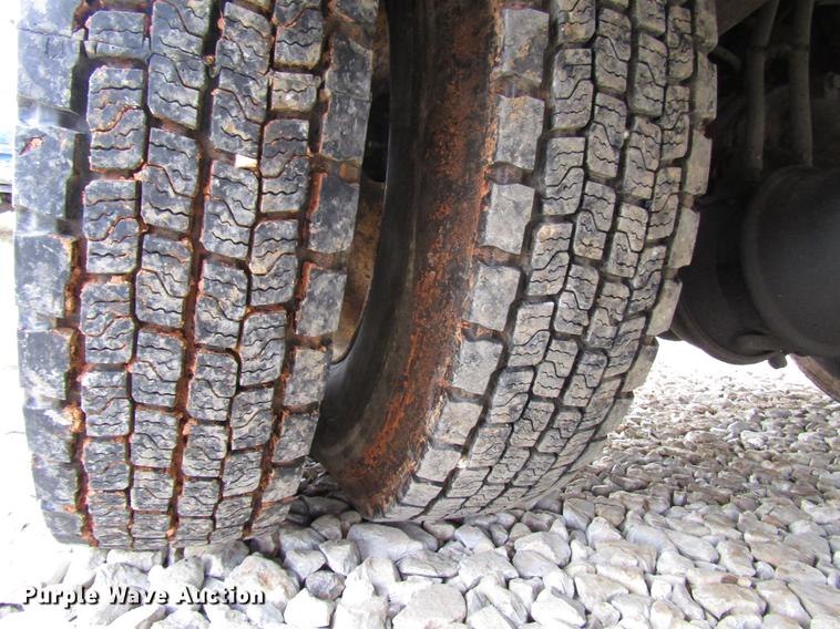 image for item DB6993 1989 Ford L9000 tow truck