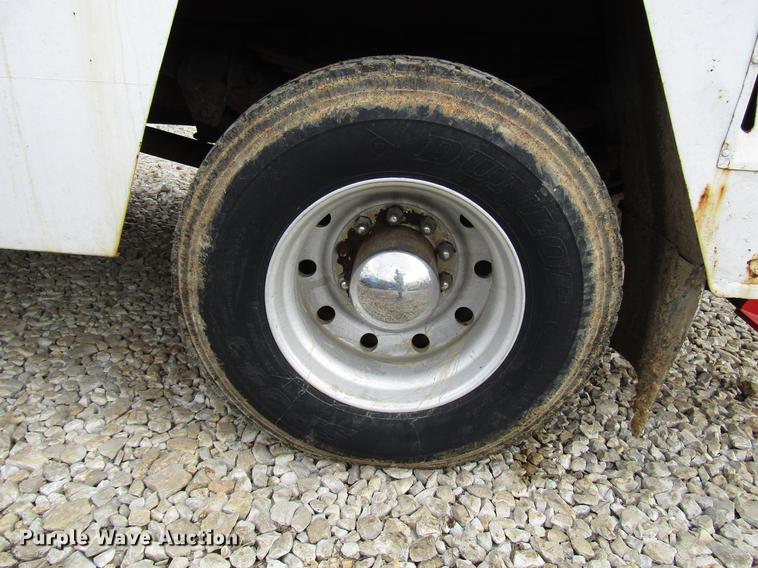 image for item DB6993 1989 Ford L9000 tow truck