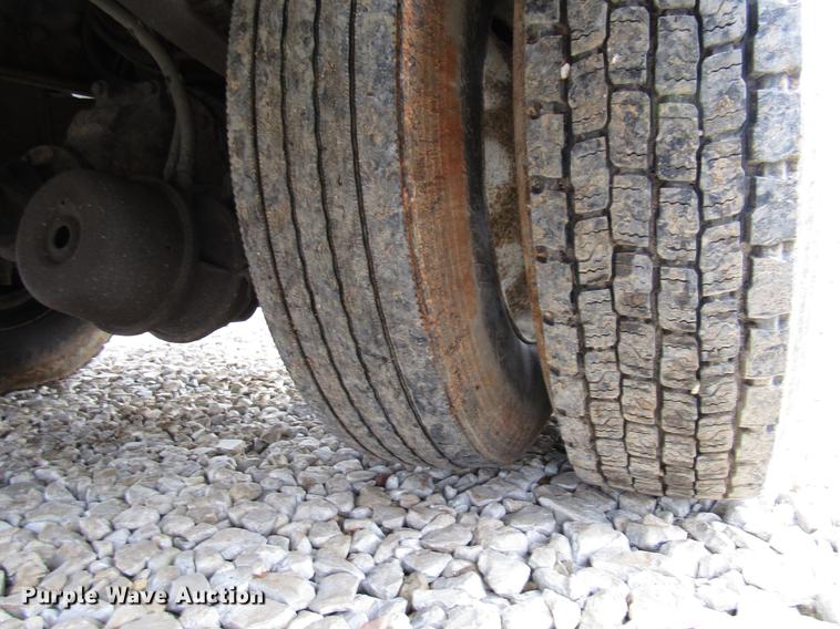 image for item DB6993 1989 Ford L9000 tow truck