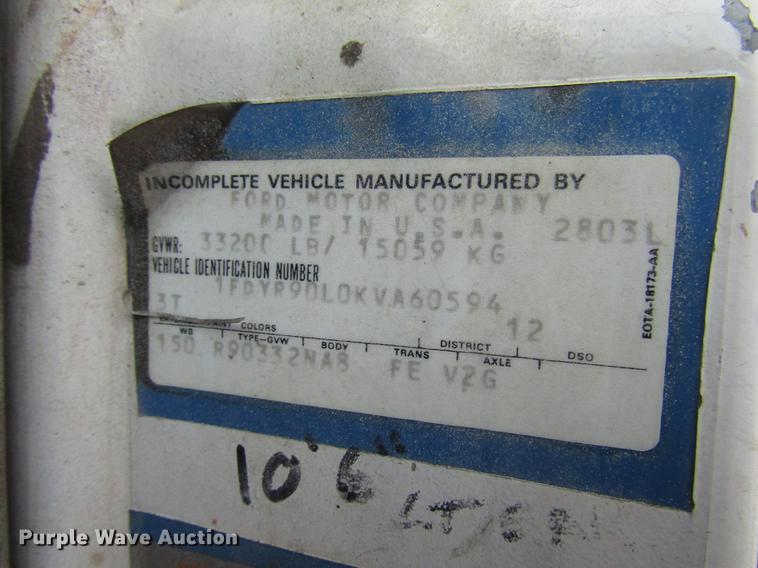 image for item DB6993 1989 Ford L9000 tow truck