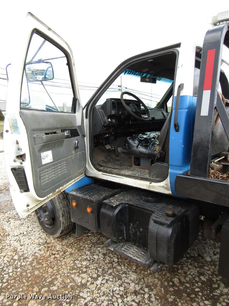 image for item DB6995 2001 Chevrolet C6500 rollback truck
