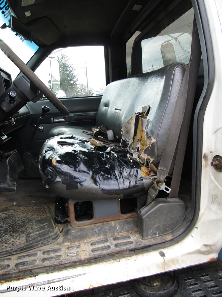 image for item DB6995 2001 Chevrolet C6500 rollback truck