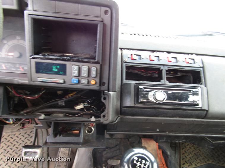 image for item DB6995 2001 Chevrolet C6500 rollback truck