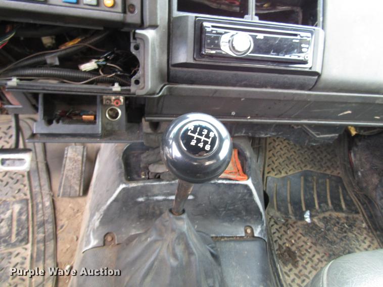 image for item DB6995 2001 Chevrolet C6500 rollback truck