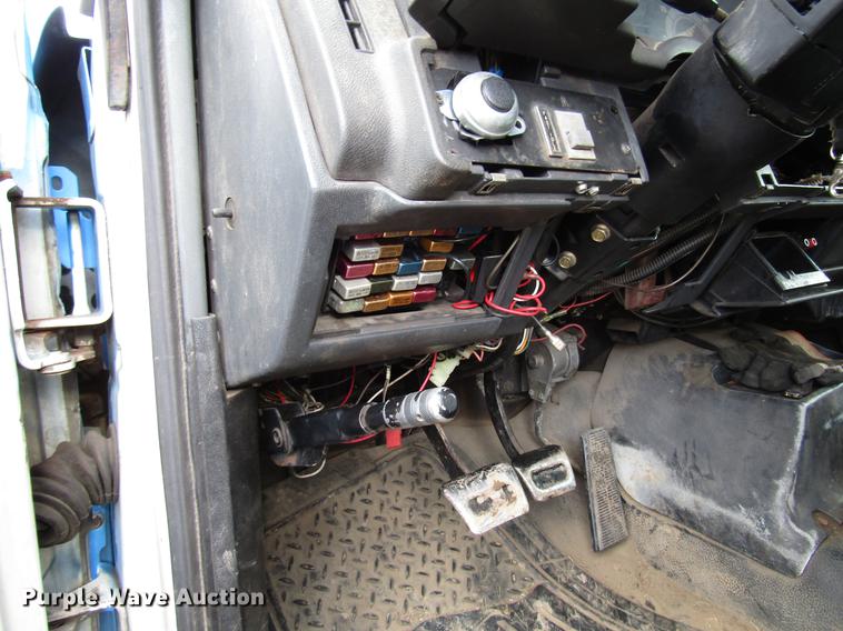 image for item DB6995 2001 Chevrolet C6500 rollback truck