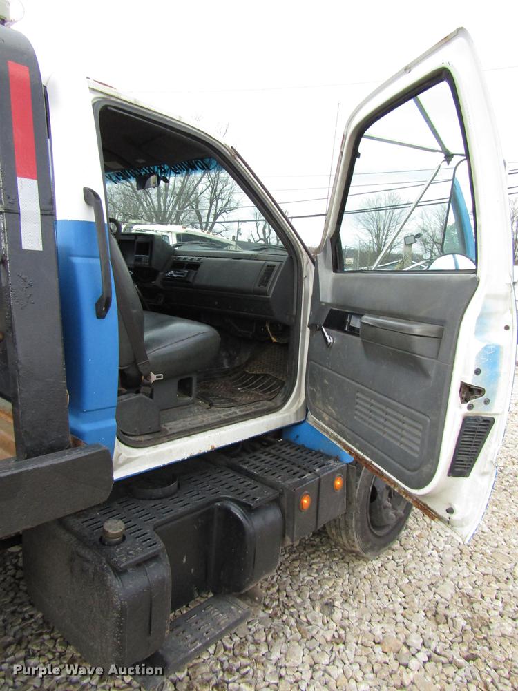 image for item DB6995 2001 Chevrolet C6500 rollback truck