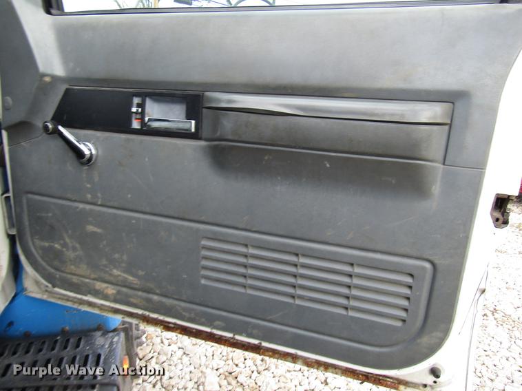 image for item DB6995 2001 Chevrolet C6500 rollback truck