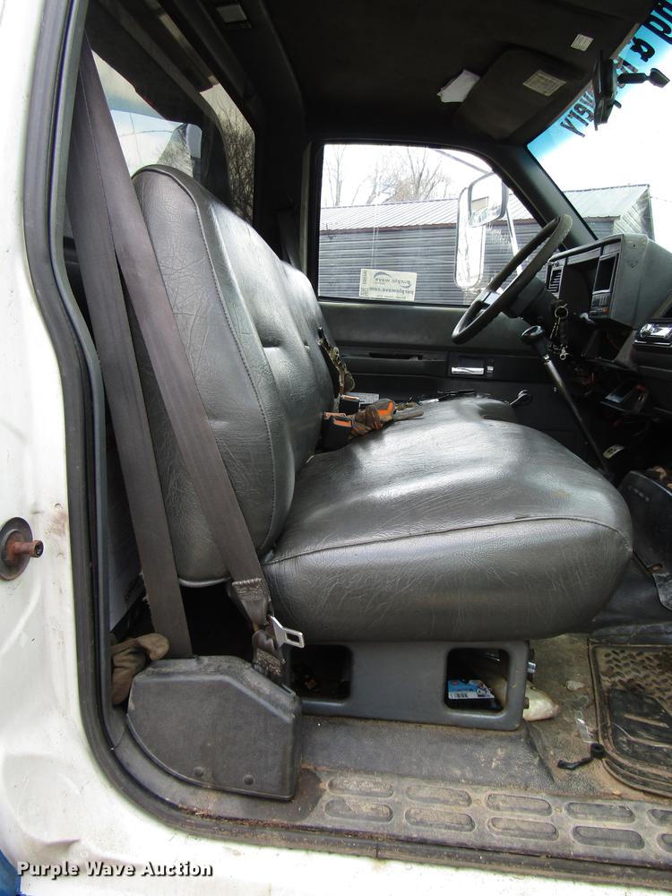 image for item DB6995 2001 Chevrolet C6500 rollback truck