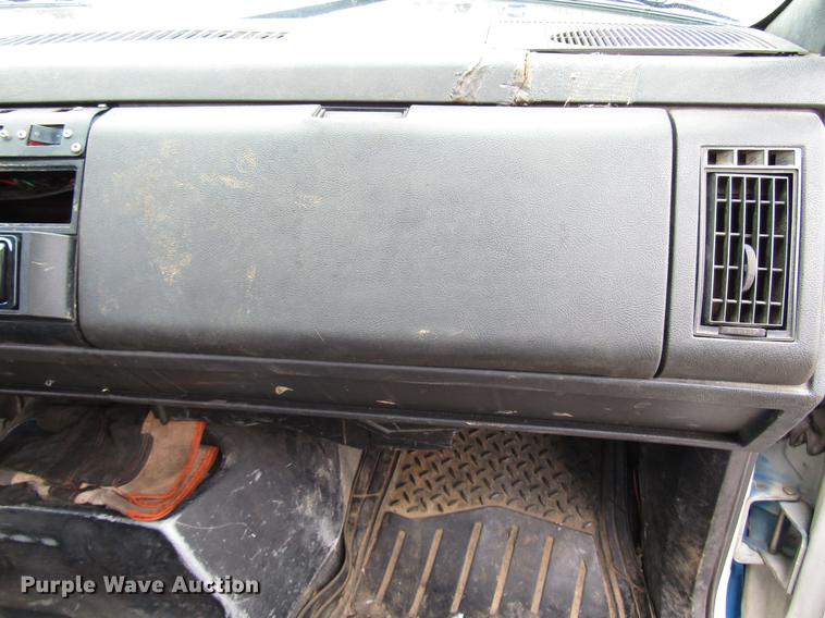 image for item DB6995 2001 Chevrolet C6500 rollback truck