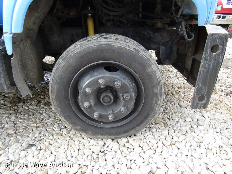 image for item DB6995 2001 Chevrolet C6500 rollback truck