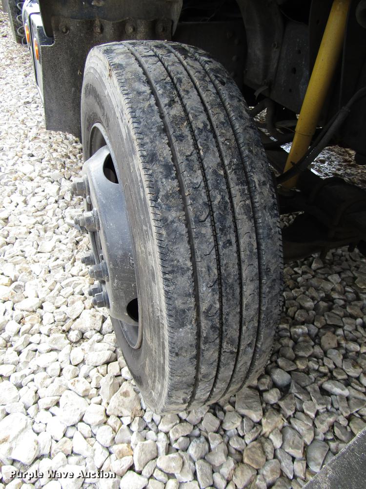 image for item DB6995 2001 Chevrolet C6500 rollback truck