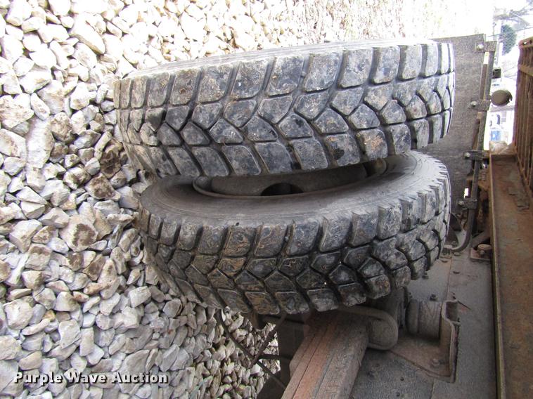 image for item DB6995 2001 Chevrolet C6500 rollback truck