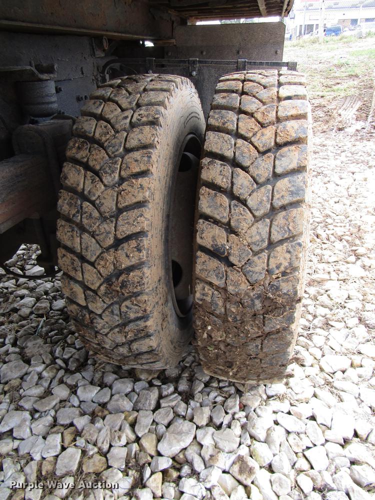 image for item DB6995 2001 Chevrolet C6500 rollback truck