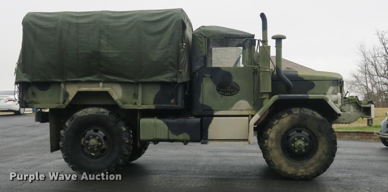 image for item DB8911 1971 Jeep truck