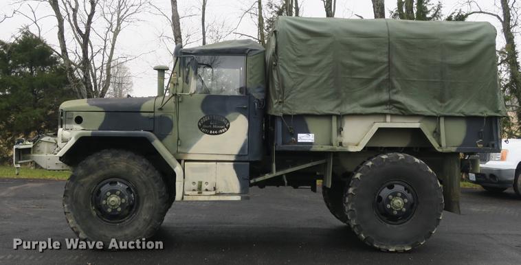 image for item DB8911 1971 Jeep truck