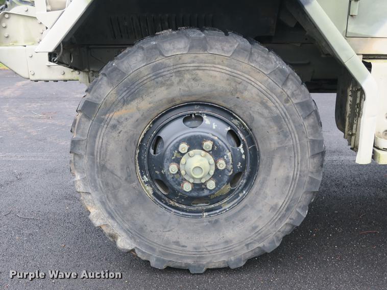 image for item DB8911 1971 Jeep truck