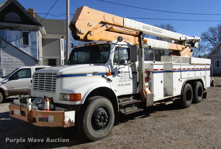 image for item DD4435 1995 International 4900 bucket truck