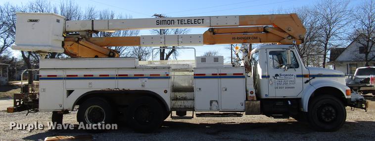 image for item DD4435 1995 International 4900 bucket truck