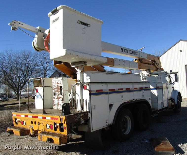 image for item DD4435 1995 International 4900 bucket truck