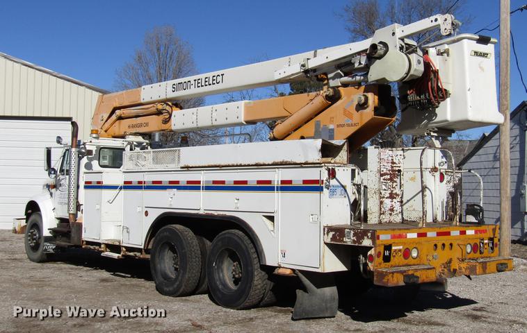 image for item DD4435 1995 International 4900 bucket truck