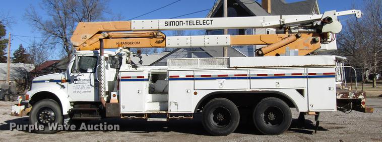 image for item DD4435 1995 International 4900 bucket truck