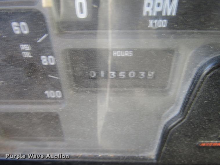 image for item DD4435 1995 International 4900 bucket truck