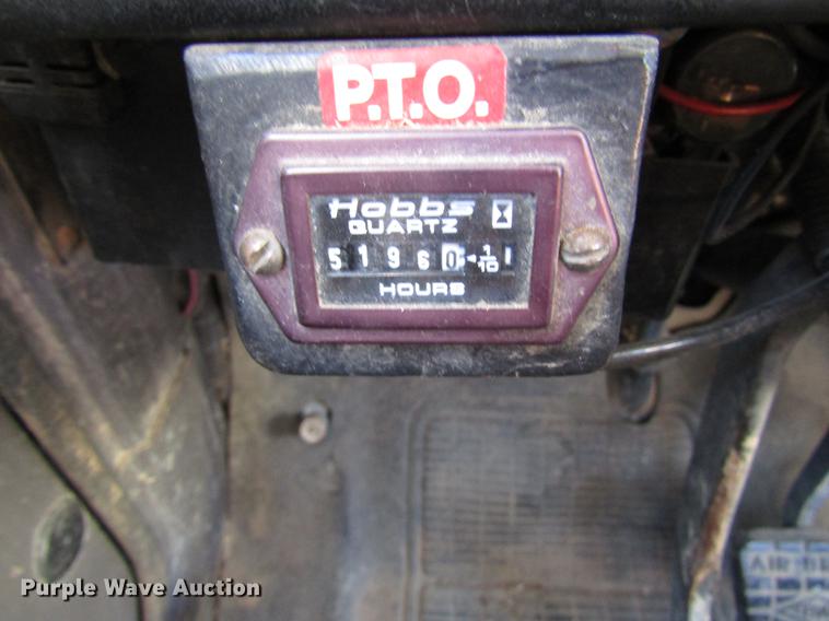 image for item DD4435 1995 International 4900 bucket truck