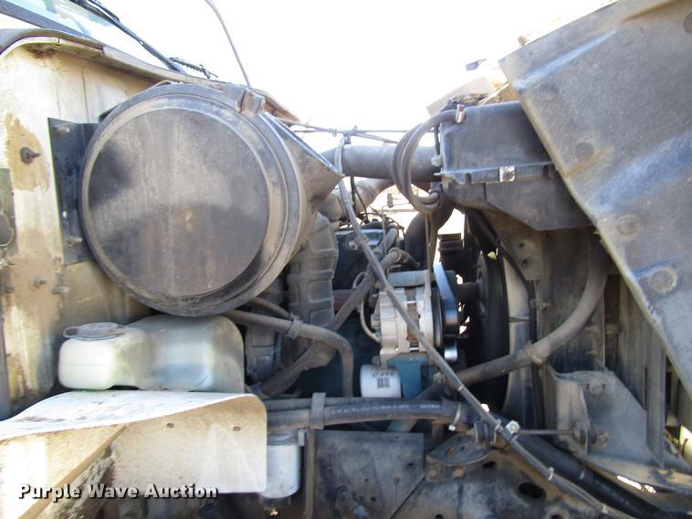 image for item DD4435 1995 International 4900 bucket truck