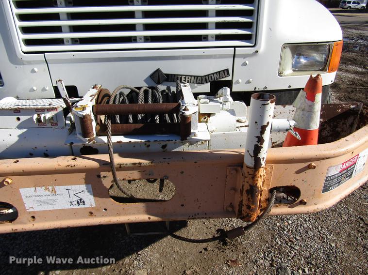 image for item DD4435 1995 International 4900 bucket truck