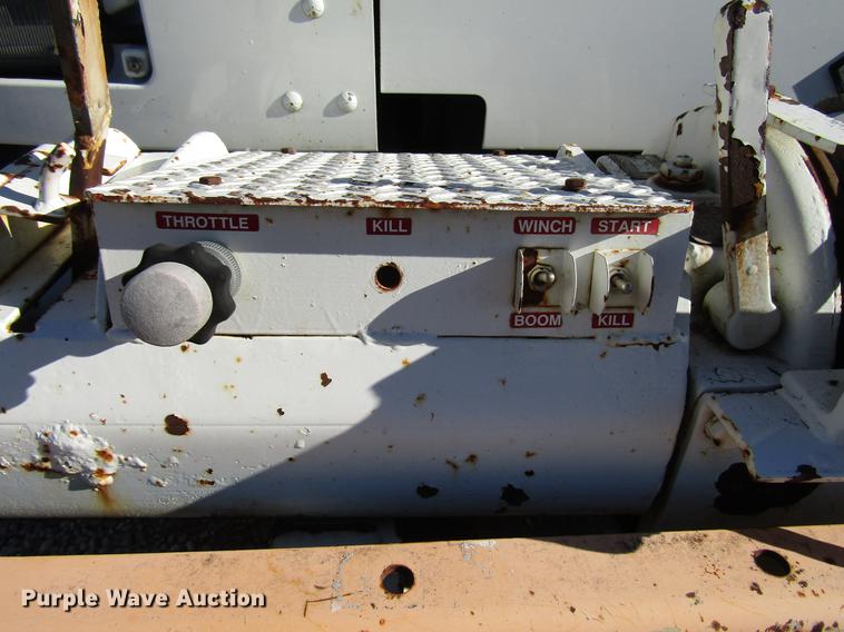 image for item DD4435 1995 International 4900 bucket truck