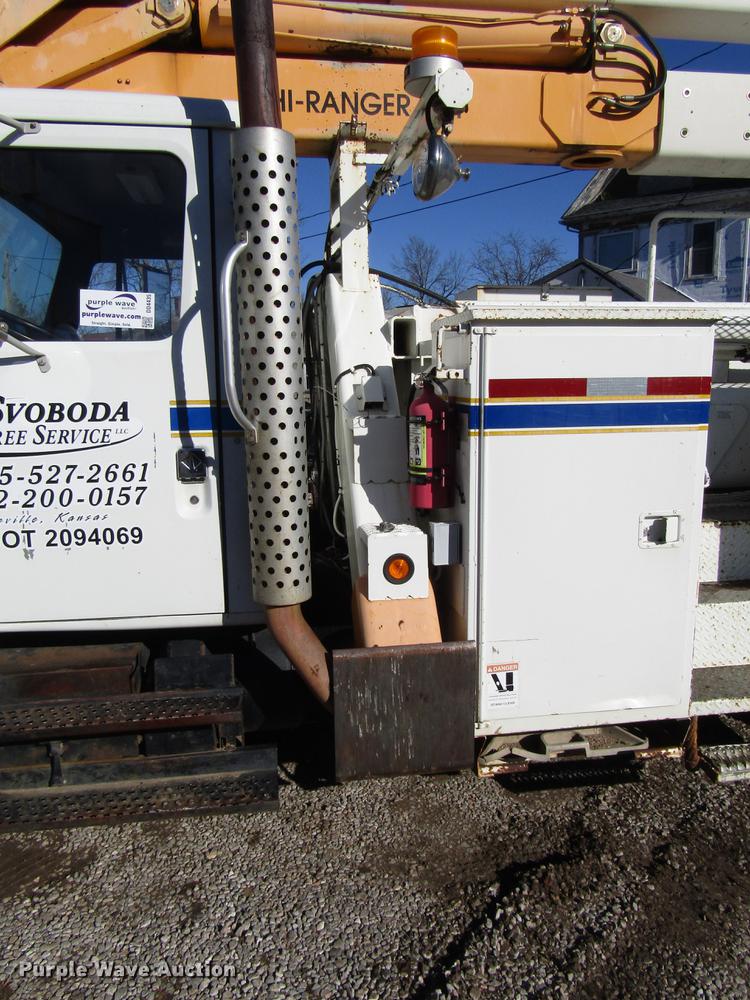 image for item DD4435 1995 International 4900 bucket truck