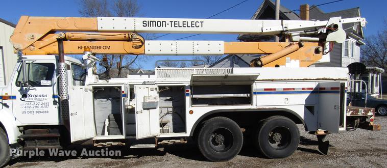 image for item DD4435 1995 International 4900 bucket truck