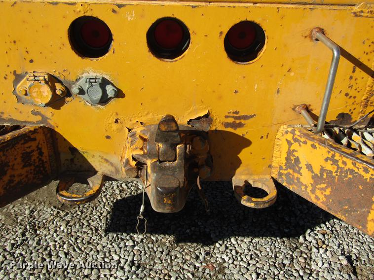 image for item DD4435 1995 International 4900 bucket truck