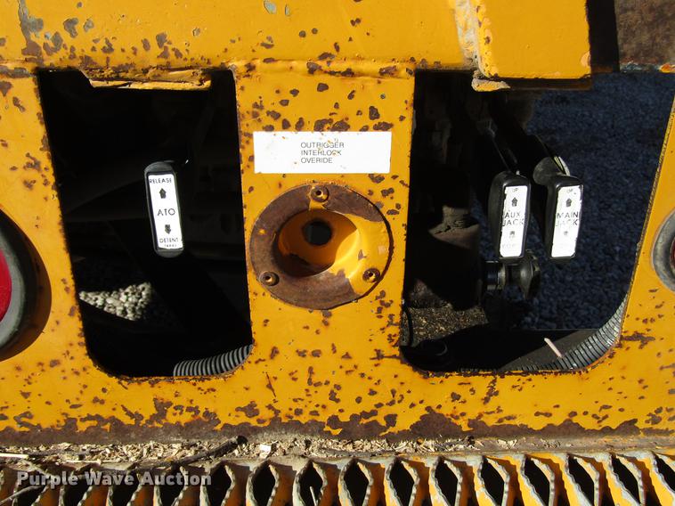 image for item DD4435 1995 International 4900 bucket truck