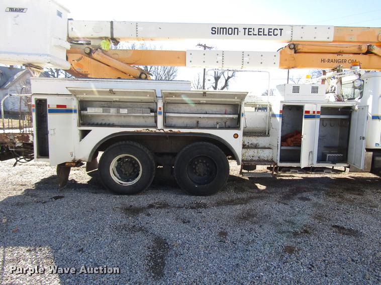 image for item DD4435 1995 International 4900 bucket truck