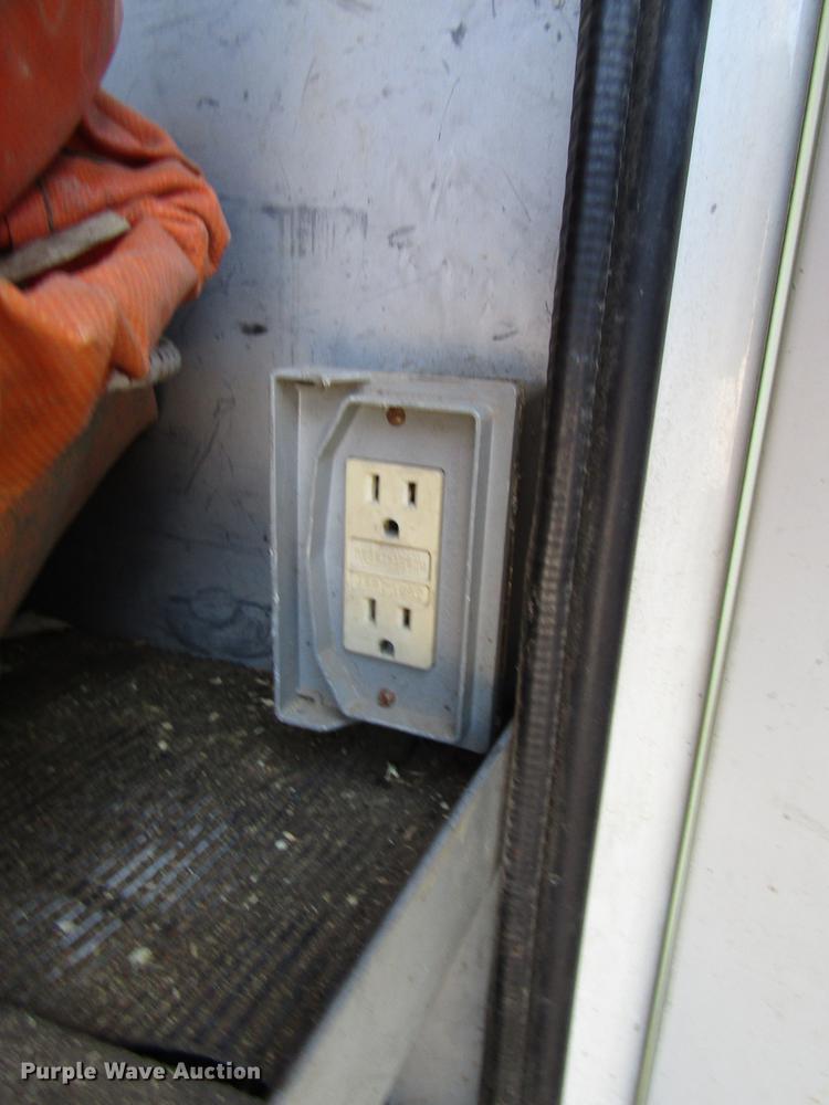 image for item DD4435 1995 International 4900 bucket truck