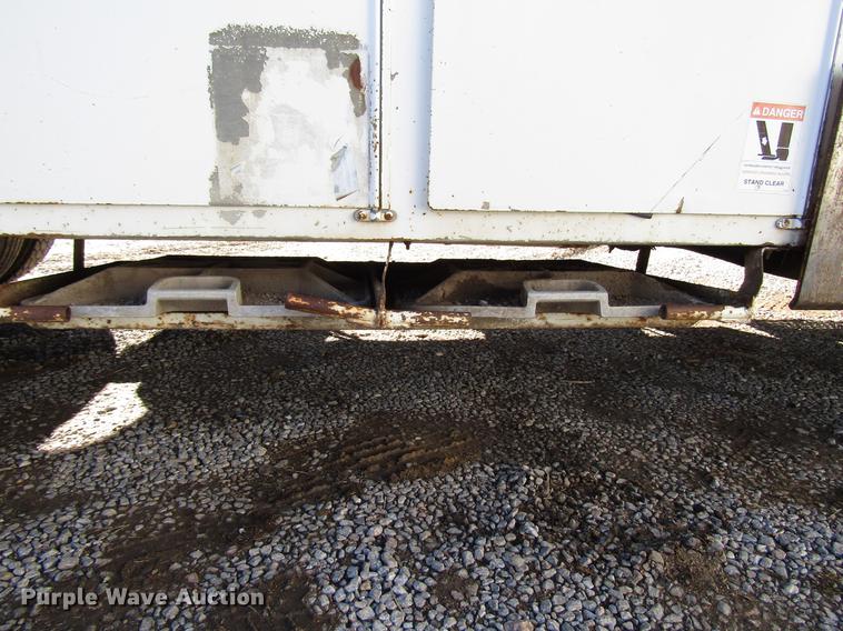 image for item DD4435 1995 International 4900 bucket truck