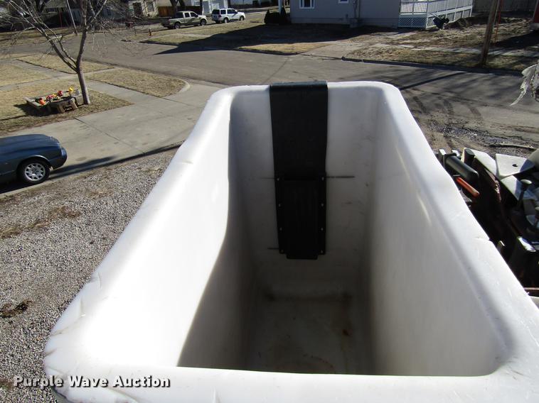 image for item DD4435 1995 International 4900 bucket truck