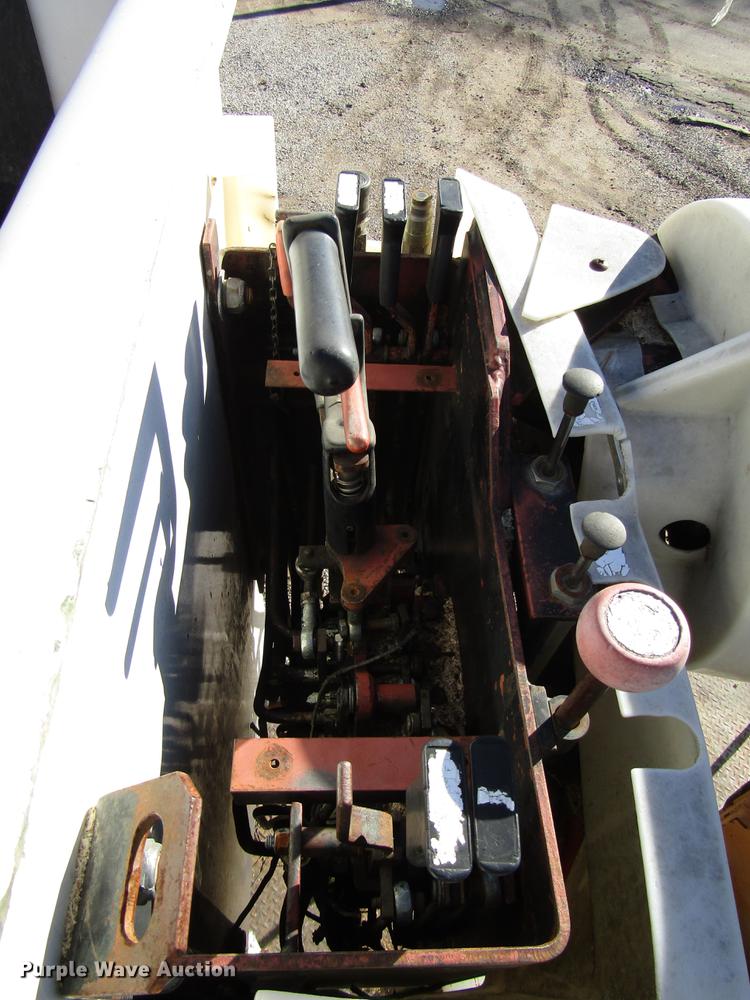 image for item DD4435 1995 International 4900 bucket truck