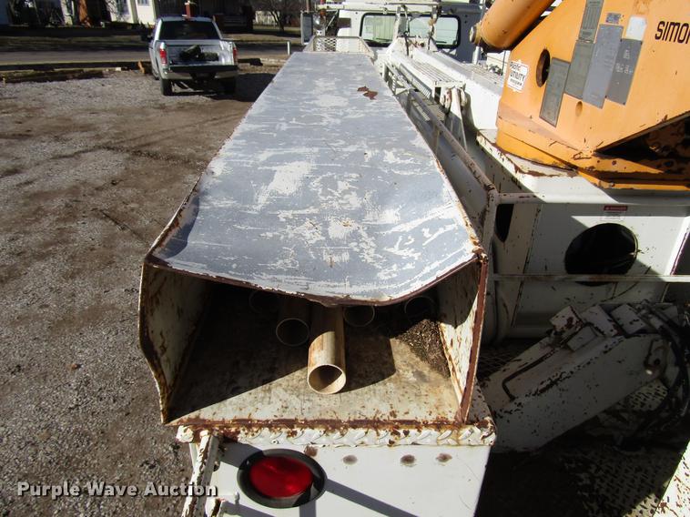 image for item DD4435 1995 International 4900 bucket truck