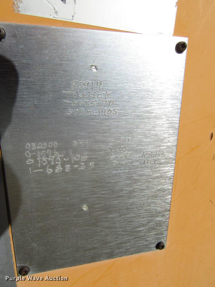 image for item DD4435 1995 International 4900 bucket truck