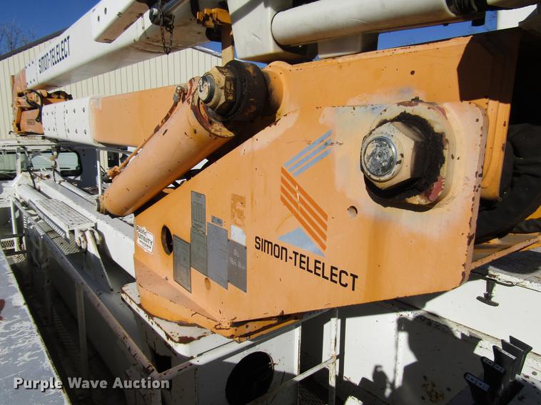 image for item DD4435 1995 International 4900 bucket truck