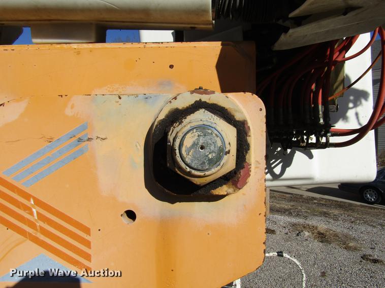 image for item DD4435 1995 International 4900 bucket truck