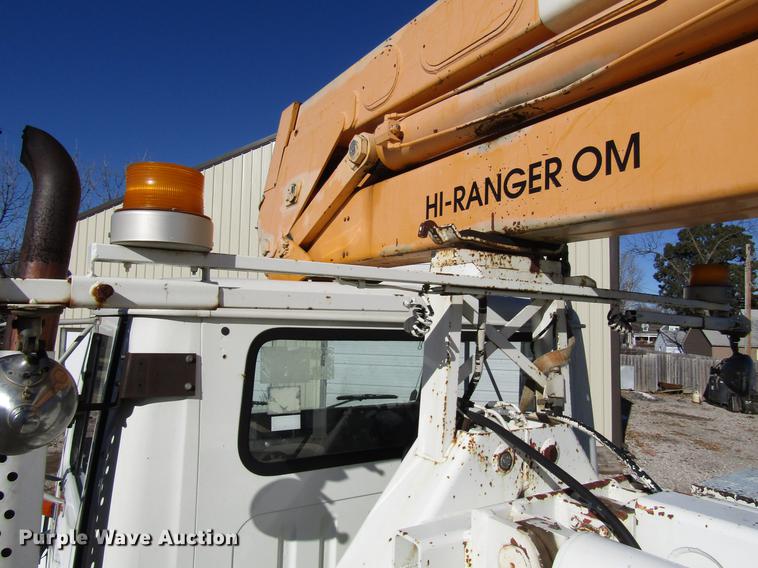 image for item DD4435 1995 International 4900 bucket truck